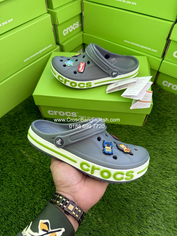 IMG_4725 crocs bayaband gray green