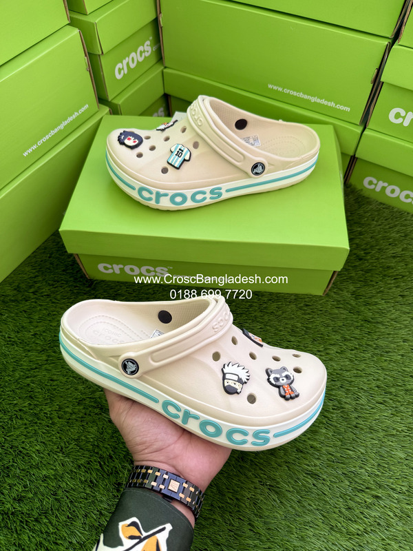 IMG_4802 crocs bayaband beige